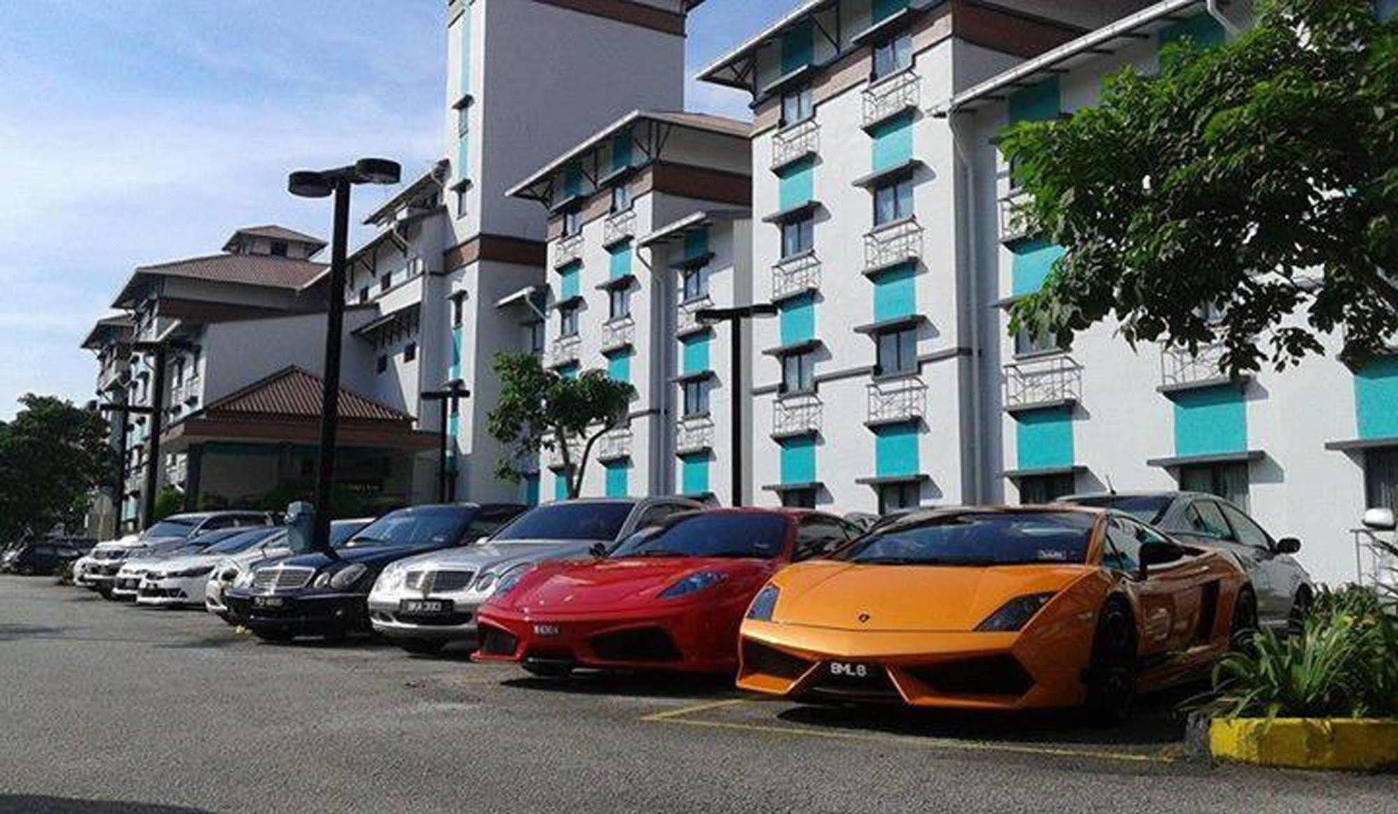 Merrida Hotel Klang Eksteriør billede